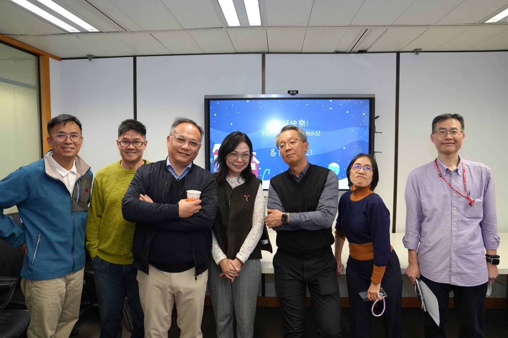 新輝（建築管理）有限公司祝您聖誕快樂！